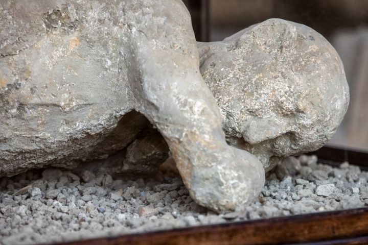 a close up of a rock