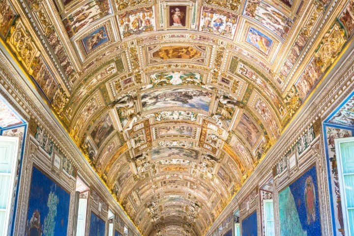 a large building